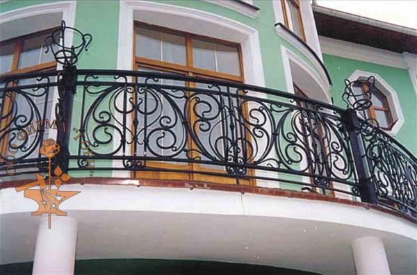 Кованые балконные перила c кашпо для цветочных горшков